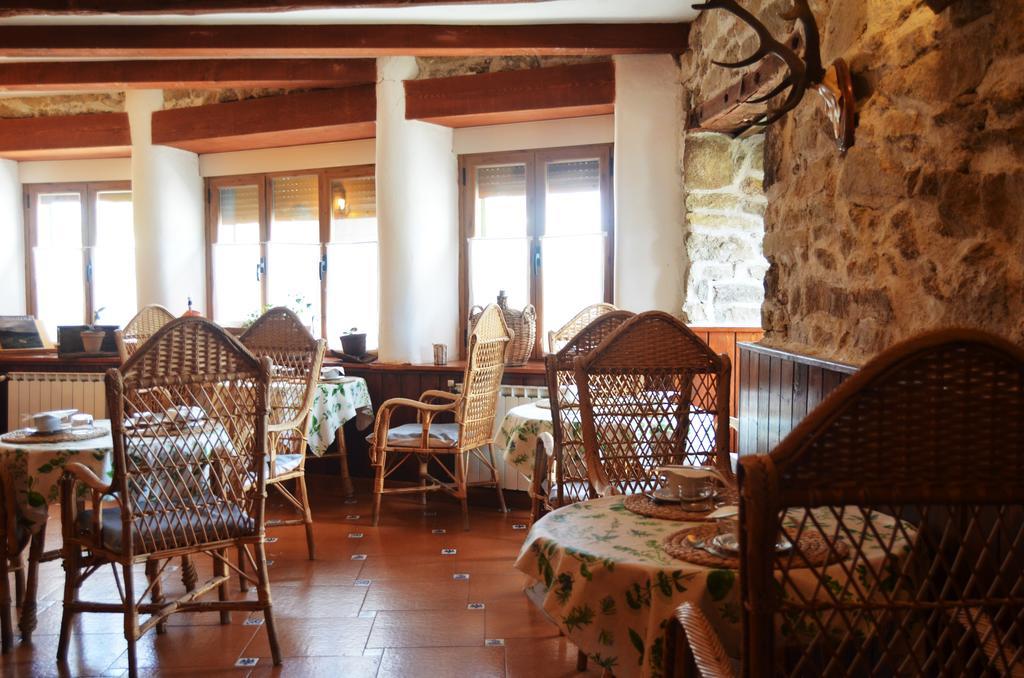 Hostal Refugio De Gredos Navarredonda de Gredos Exterior photo